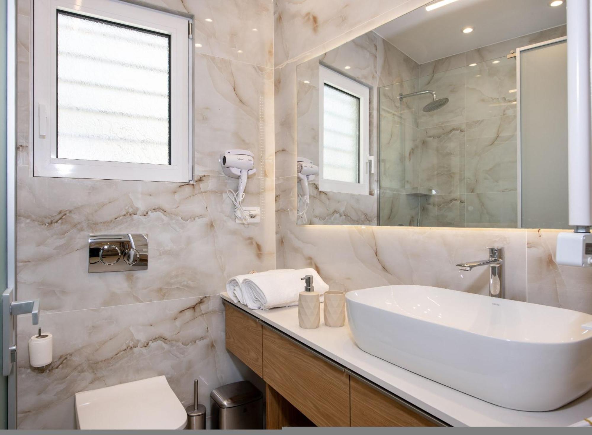 Cherry Central Luxury Suites Hriszí Aktí Haniá Kültér fotó